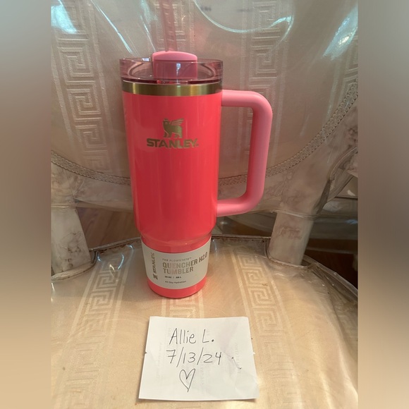 Stanley Pink Parade 30 Oz. - *Limited Edition* - NWT 💕 🎀